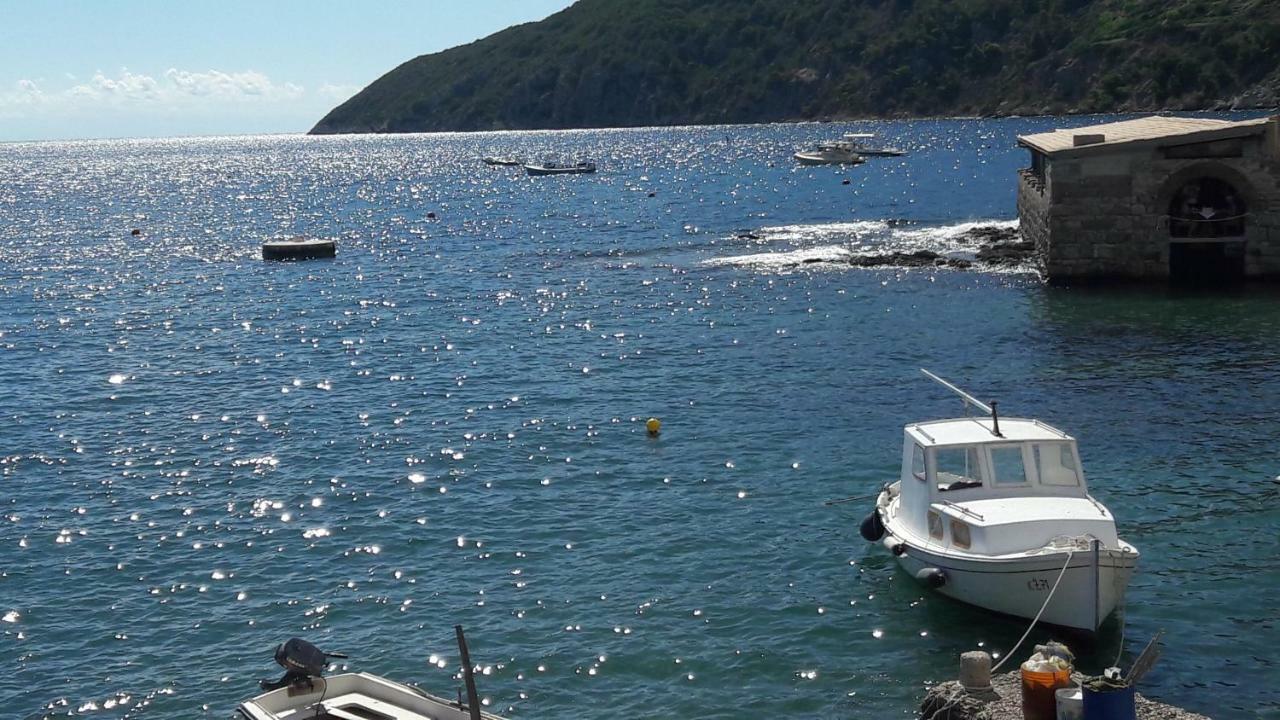 Anka'S Beach Komiža Buitenkant foto