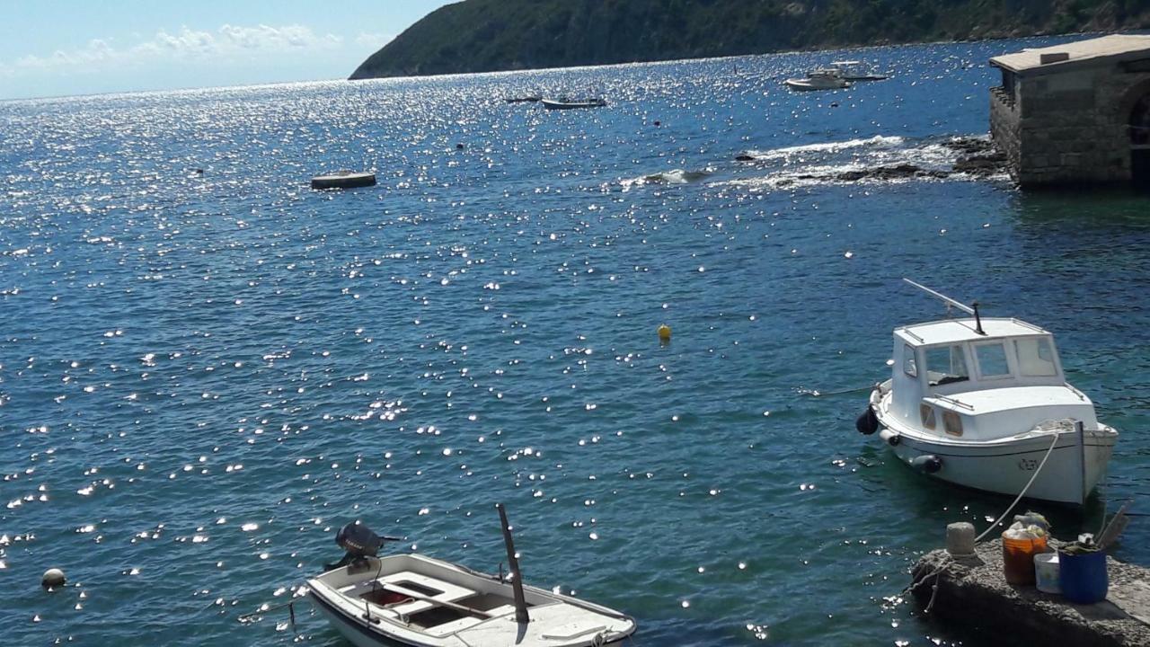 Anka'S Beach Komiža Buitenkant foto